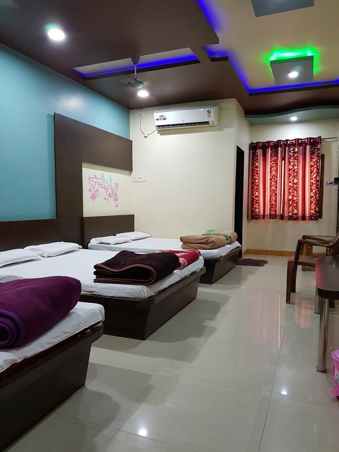 Hotel Shri Radhe Krishna Godarpura Ngoại thất bức ảnh