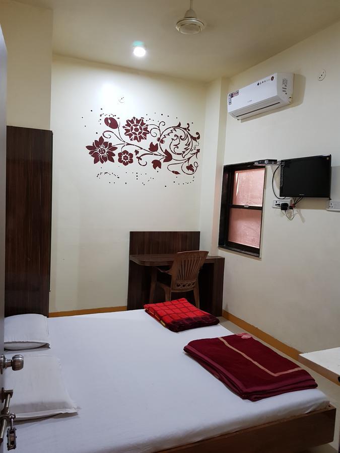 Hotel Shri Radhe Krishna Godarpura Ngoại thất bức ảnh