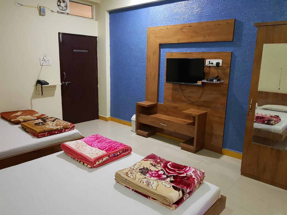 Hotel Shri Radhe Krishna Godarpura Ngoại thất bức ảnh