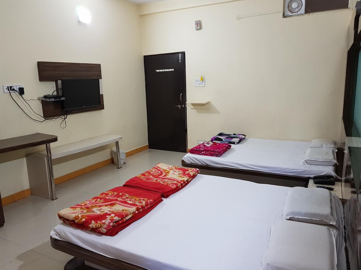 Hotel Shri Radhe Krishna Godarpura Ngoại thất bức ảnh