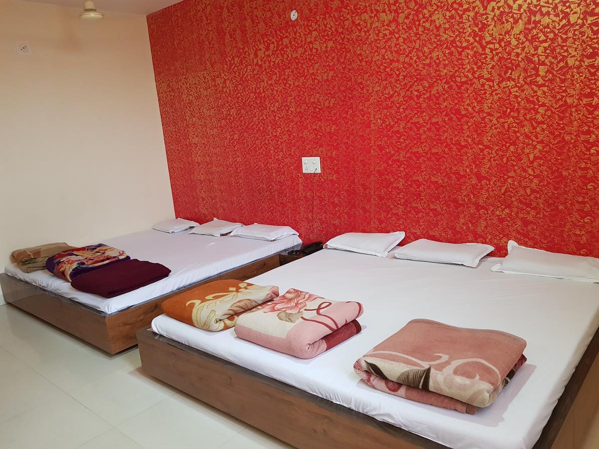 Hotel Shri Radhe Krishna Godarpura Ngoại thất bức ảnh